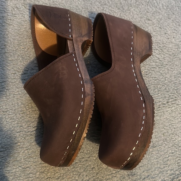 CLOGS - Picture 3 of 3